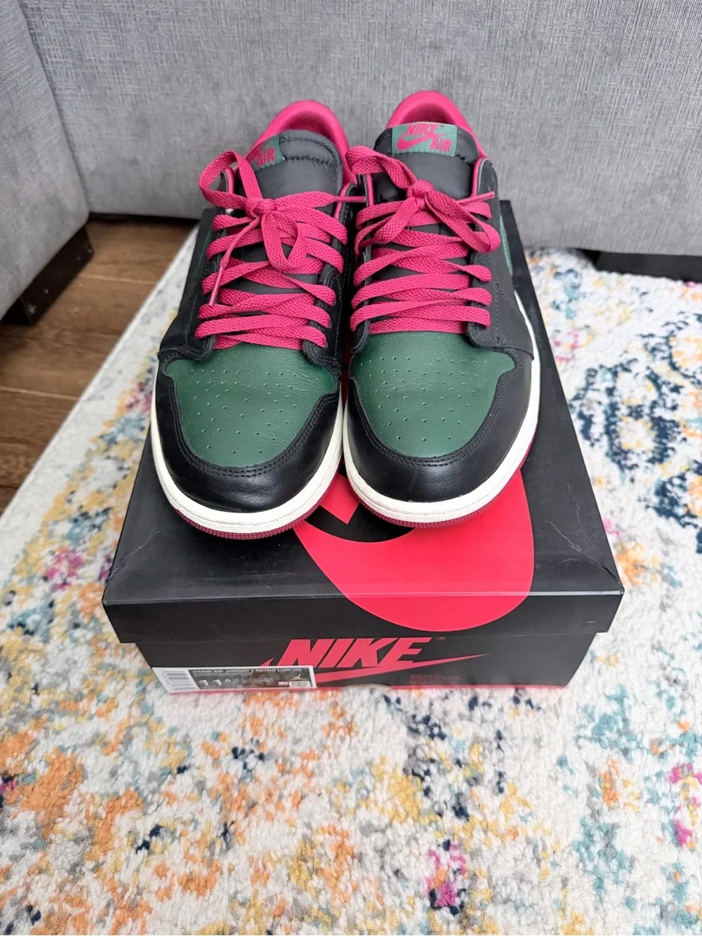 Nike Jordan 1 low. Black/Green-Varsity Red